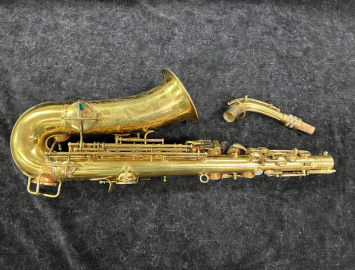 Photo Late Vintage C.G. Conn New Wonder I Alto Saxophone in Gold Plate # 139117